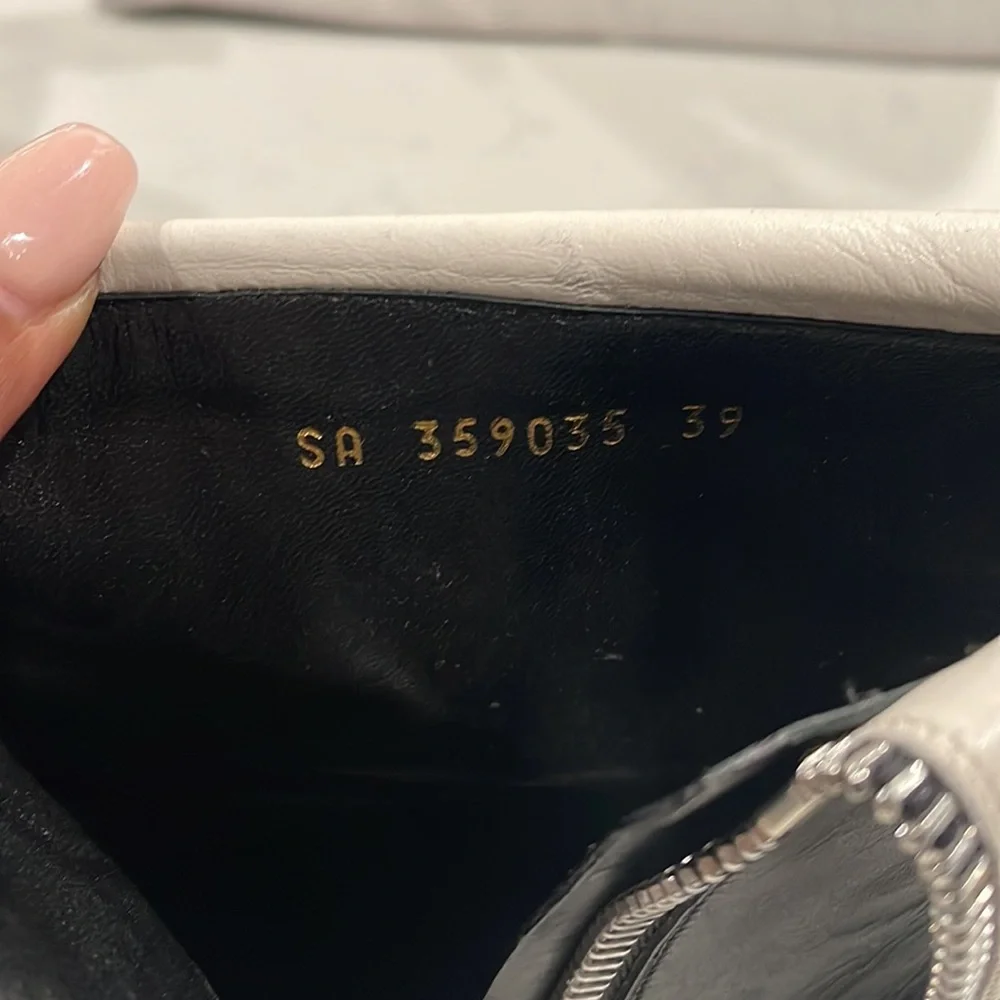 Size 39 Saint Laurent boots only wore once. - Picture 4 of 4